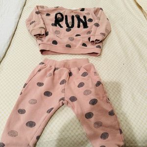 Zara toddler girl Jogger set. Super cute set. Size is 2/3